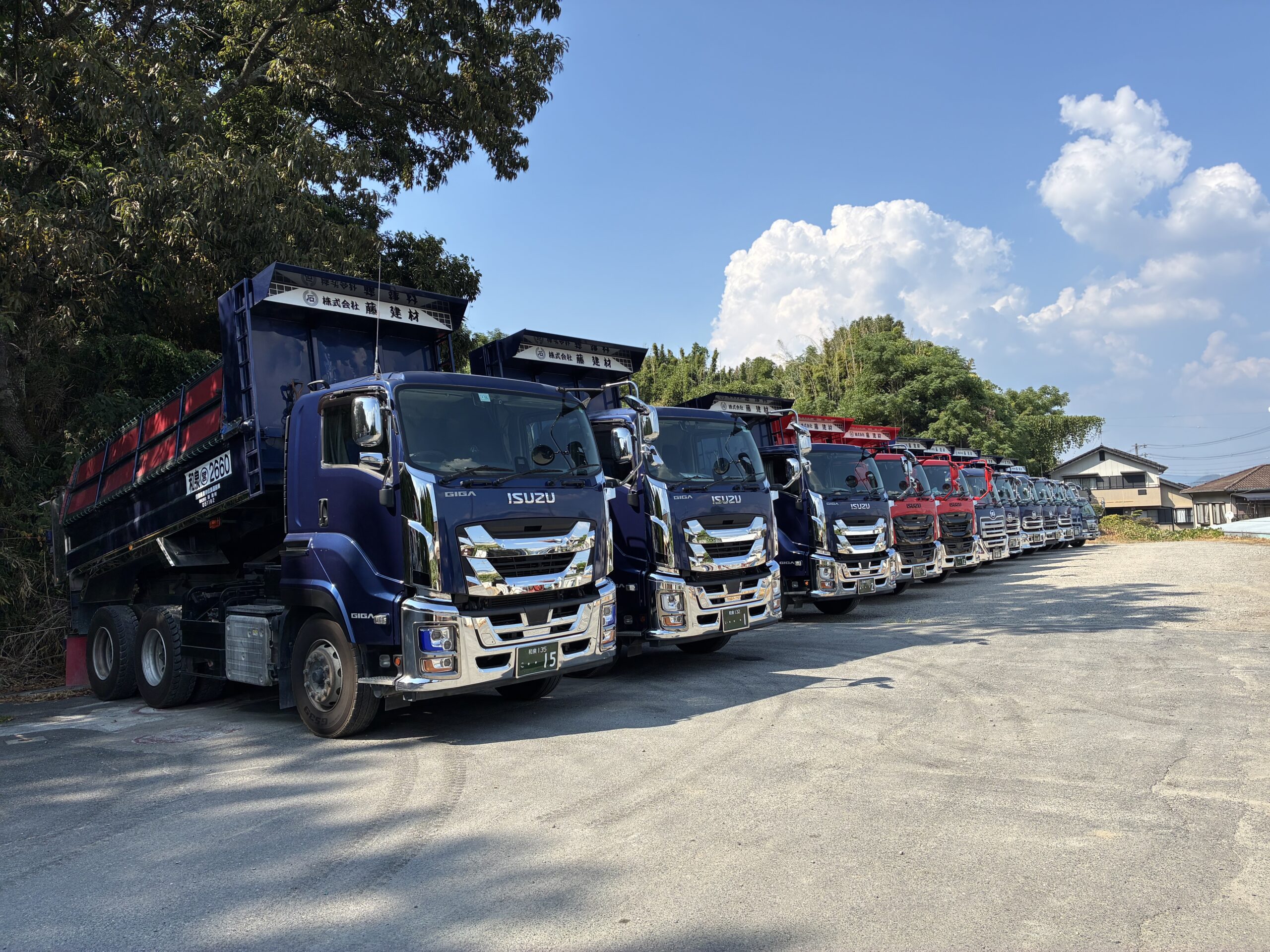 大型ダンプトラック